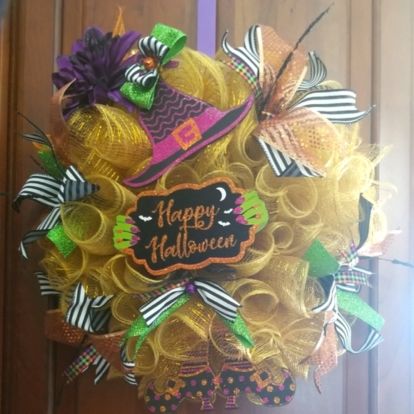 Halloween Wreath - Welcoming Witch - Picture 4 of 5